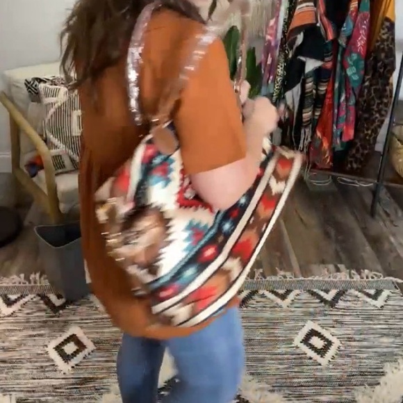 Aztec Patterned Weekender Bag - Picture 11 of 13